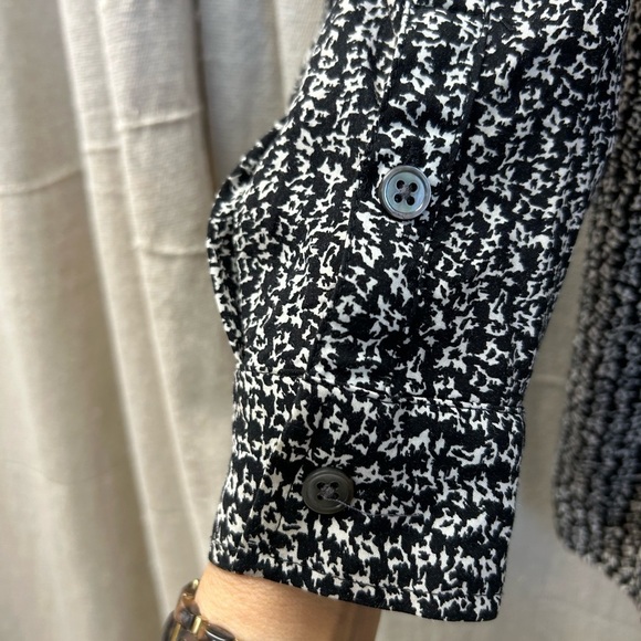 J Jill Long Sleeve Button Down Rayon Blouse Size M/ Excellent Condition - Picture 2 of 11